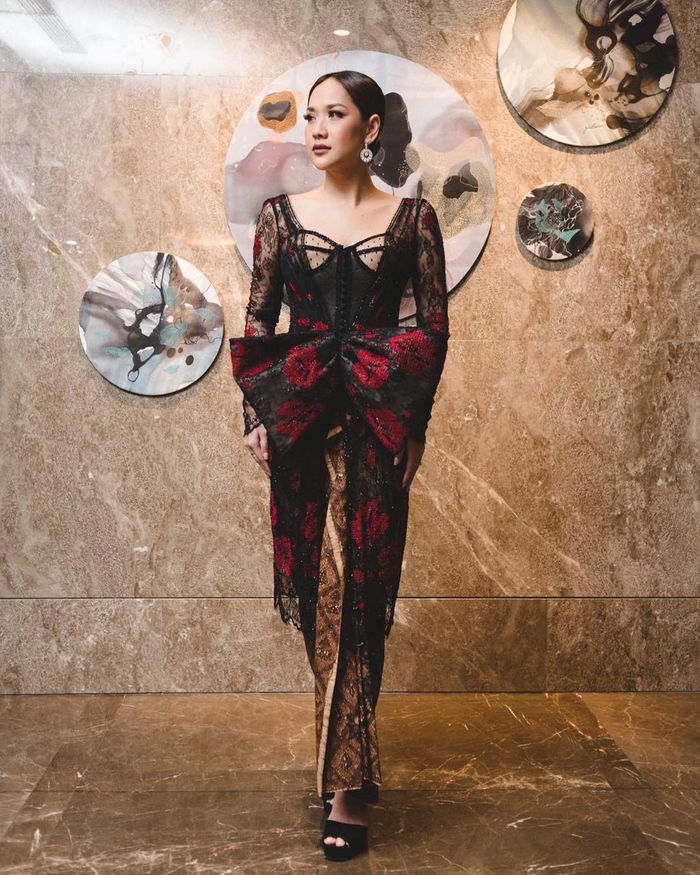 Tampilan BCL saat gunakan kebaya