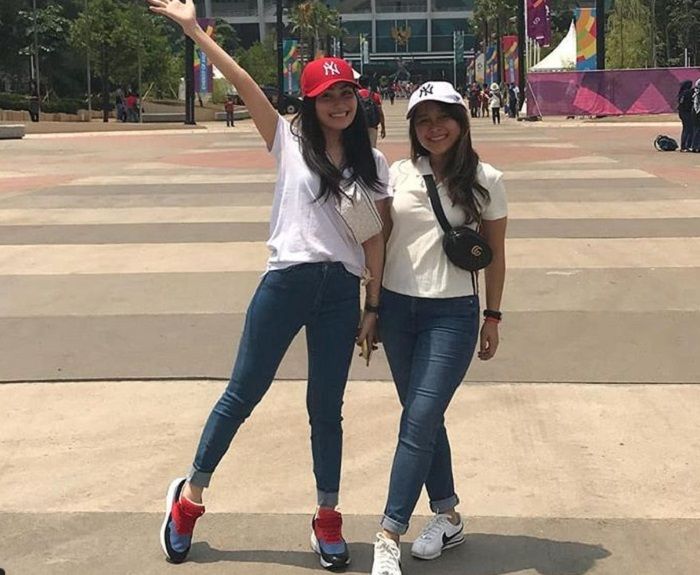 Gaya Ayu Ting Ting saat berlibur