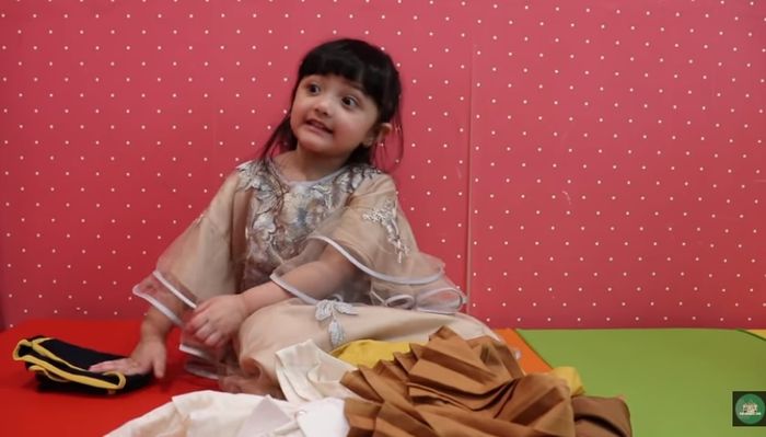 Arsy perlihatkan bajunya yang seharga 20 ribu