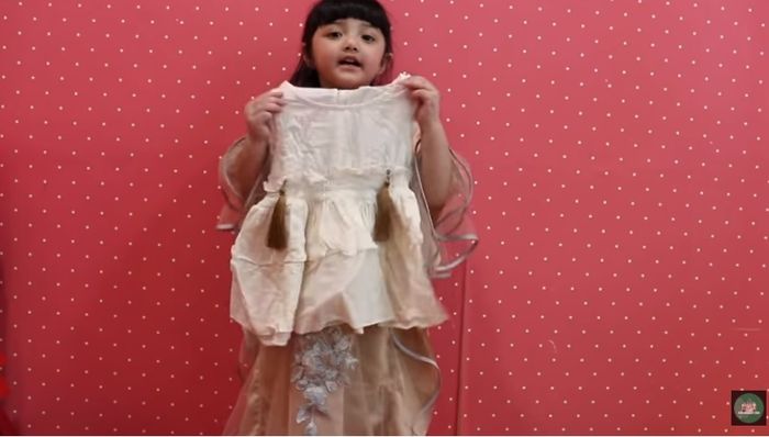 Arsy perlihatkan bajunya yang seharga 50 ribu