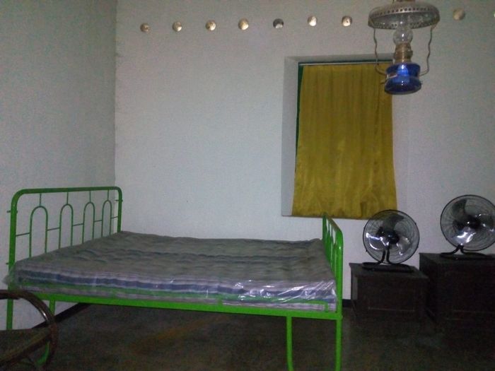 Kamar tamu yang digunakan apabila ada orang yang bertamu dan menginap di rumah Radjiman.