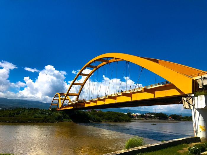 Jembatan Ponulele atau dikenal dengan Jembatan Kuning Palu