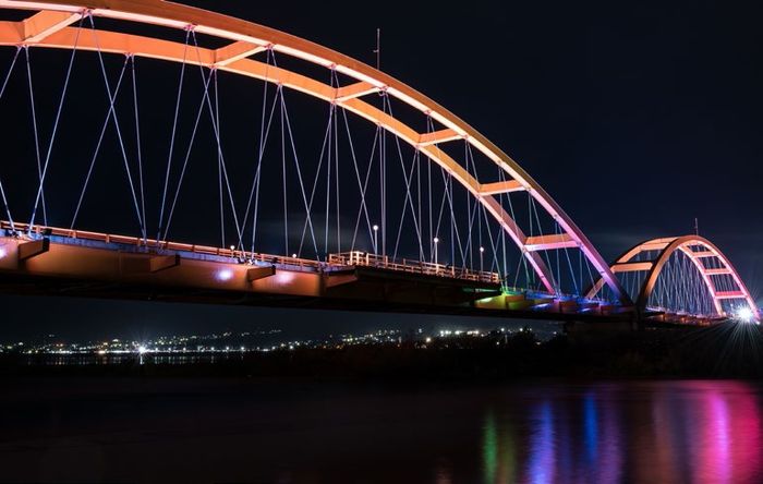 Jembatan Ponulele atau dikenal dengan Jembatan Kuning Palu