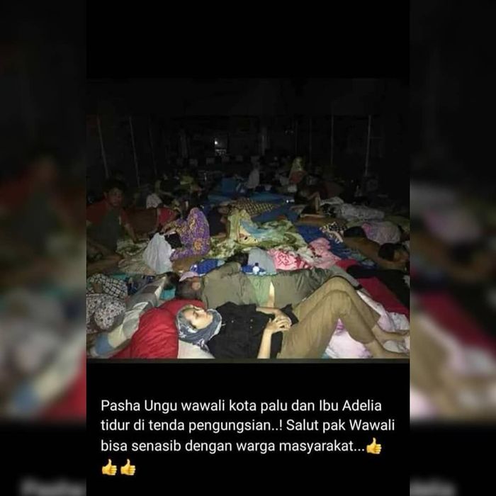 Pasha dan Adelia terbaring di tenda bersama korban lainnya.