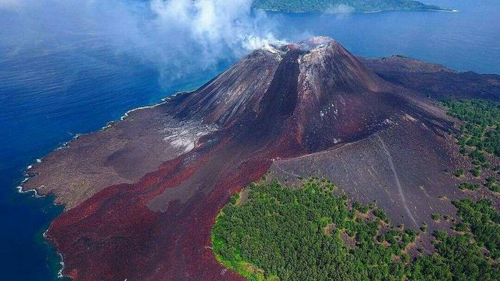 Hasil gambar untuk anak krakatau