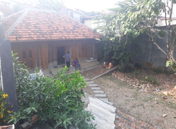 Rumah tradisional yang ada di area kediaman Ratna Sarumpaet