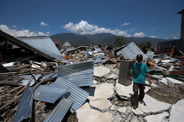 Puing bangunan di Perumnas Balaroa akibat gempa bumi yang mengguncang Kota Palu, Sulawesi Tengah, Mi