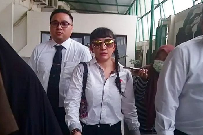 Roro mendatangi sidang tuntutan