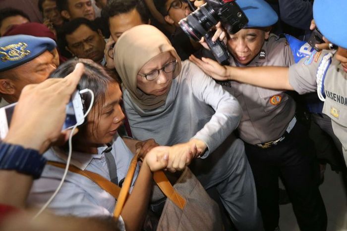 Ratna Sarumpaet Ditangkap Polisi, Kuasa Hukumnya : Bukan Kabur, Tapi Ada Undangan