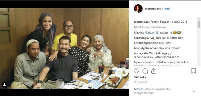 Fathom Saulina terlihat bersama saudara-saudara dan ibunya, Ratna Sarumpaet
