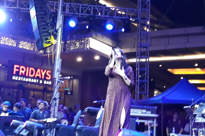 Raisa Andriana tampil dalam acara amal yang dilaksanakan di Lippo Mall Kemang pada Jumat (5/10/2018)
