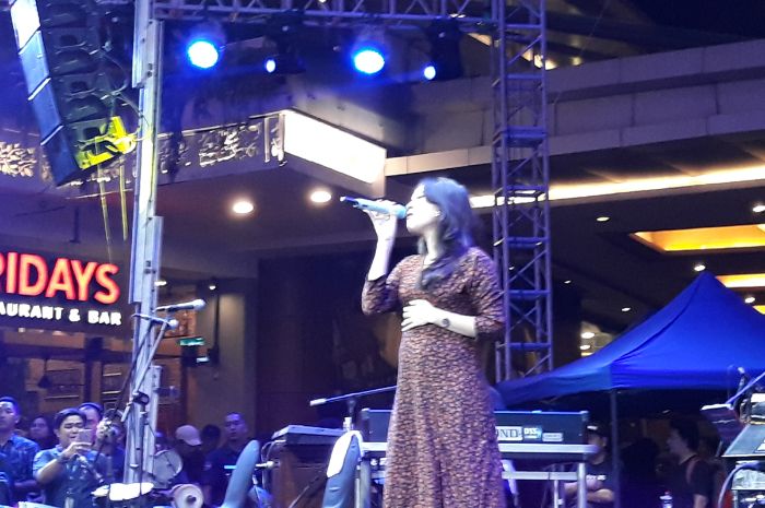 Raisa Andriana tampil dalam acara amal yang dilaksanakan di Lippo Mall Kemang pada Jumat (5/10/2018) malam.