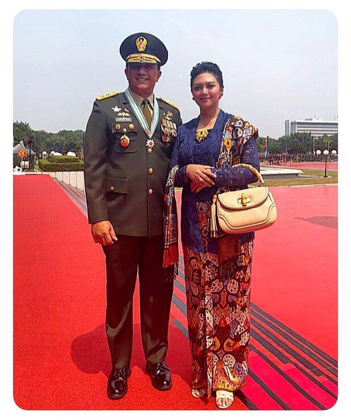 Bella Saphira tampil anggun saat HUT TNI