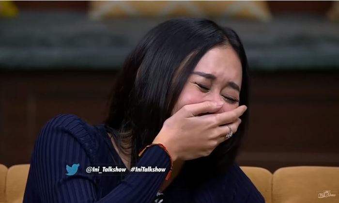 Aura Kasih tak kuat tahan tawa saat melihat tingkah Sule dan Andre