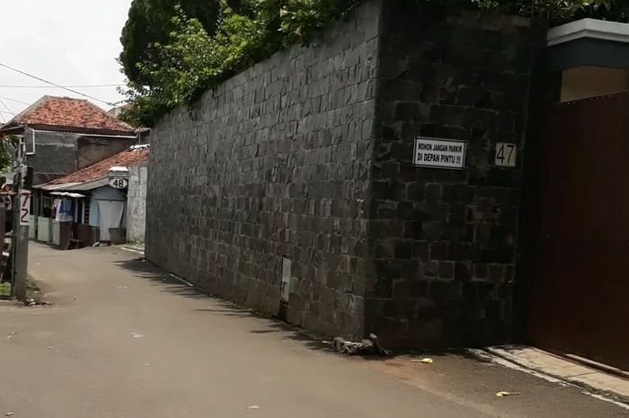 Laudya Cynthia Bella menjual rumah mewahnya. Ini adalah salah satu bagian depan rumah mewah Laudya Cynthia Bella.