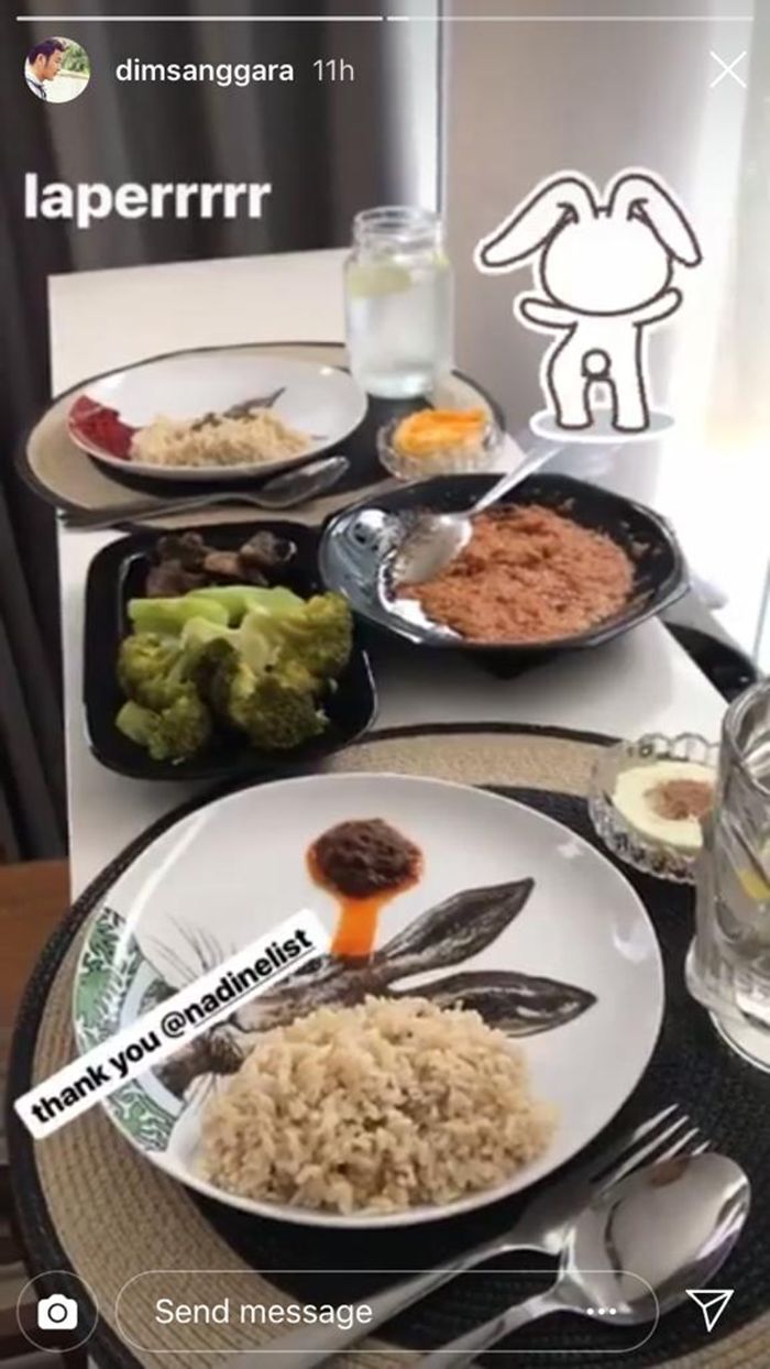 Meja Makan Nadine