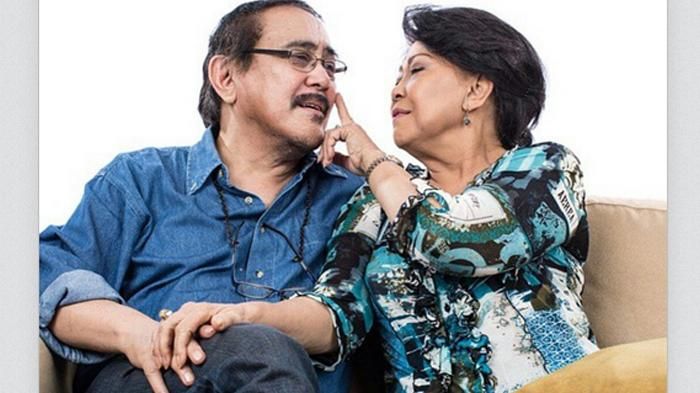 Rima Melati (kanan) bersama mendiang suaminya Frans Tumbuan