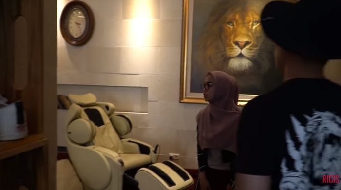 Ruang santai Baim Wong