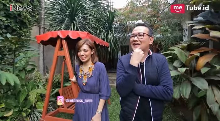 Ada ayunan tempat keluarga Najwa Shihab bersantai