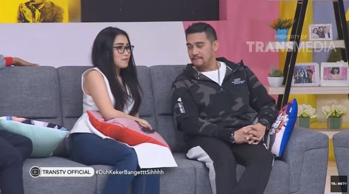 Ekspresi Ayu Ting Ting saat diajak pacaran dnegan Mario Lawalata