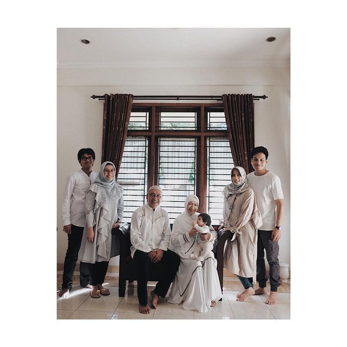 Keluarga besar Rendy Pandugo