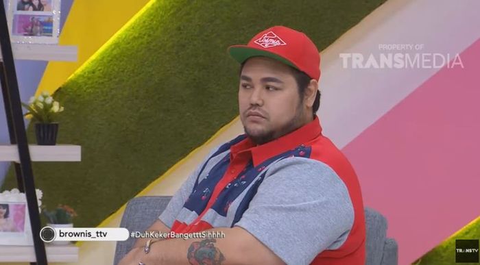 Ivan Gunawan cemburu dan kesal melihat Ayu Ting Ting diajak pacaran dengan Mario Lawalata