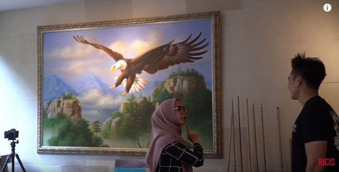 Lukisan mahal Baim Wong bergambar elang