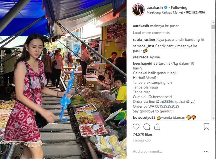 Aura Kasih main ke pasar