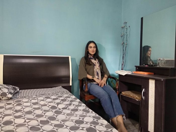 Luna Maya saat ditemui Grid.ID saat berada di kamar Suzzanna.