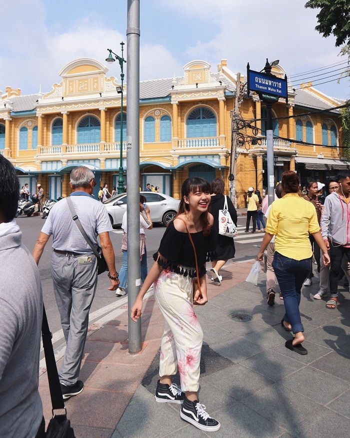Gaya Ghea Indrawari dengan Fashion Outfit Hitam Putih