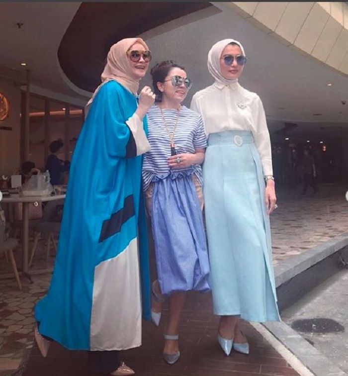 Mayangsari (tengah) dan Arzeti Bilbina (Kanan)