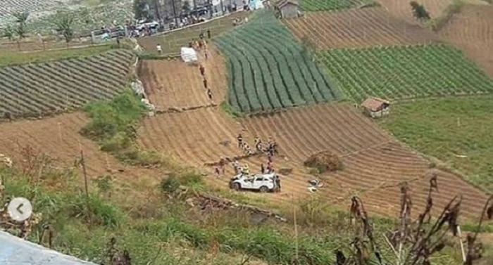 Mobil yang dikendarai Rini Puspitawati terjun ke jurang