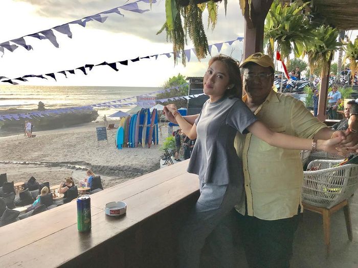Hotman Paris bersama Ani Mariani