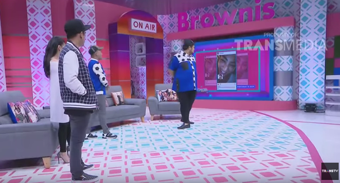 Ivan Gunawan saat dipertanyakan status hubungannya dengan Faye Malisorn di acara Brownis