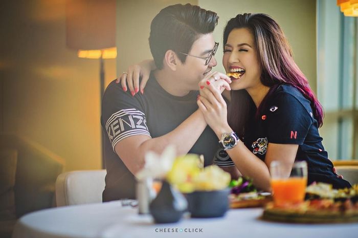 Asty Ananta dan Hendra masih selalu mesra setelah 2 tahun menikah