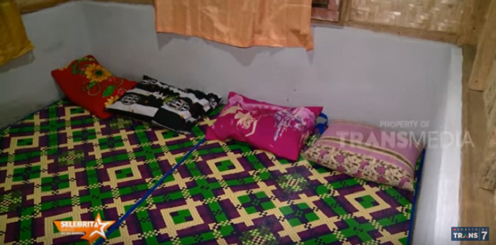 Demi Korban Gempa Lombok, Marcella Zalianty Rela Bermalam di Rumah Anyaman Bambu dan Tidur di Atas T