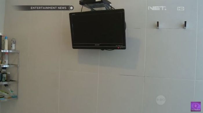 Ada televisi di kamar mandi rumah Ruben Onsu