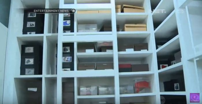 Tempat sepatu di rumah Ruben Onsu