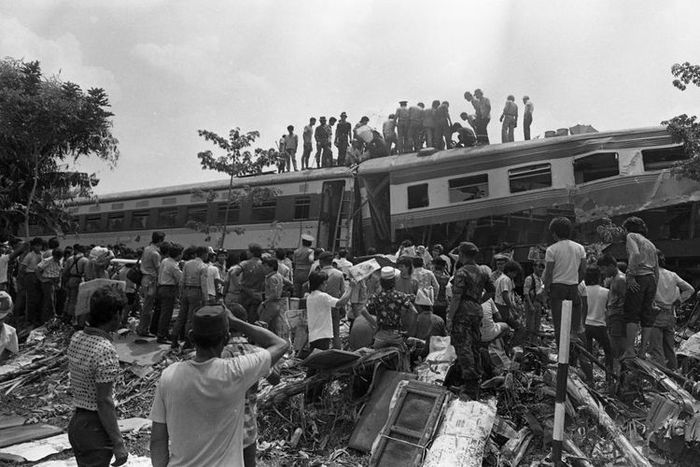 Gerbong KA 225 dan KA 220 pasca bertabrakan pada 19 Oktober 1987 di Desa Pondok Betung, Bintaro, Jakarta Selatan