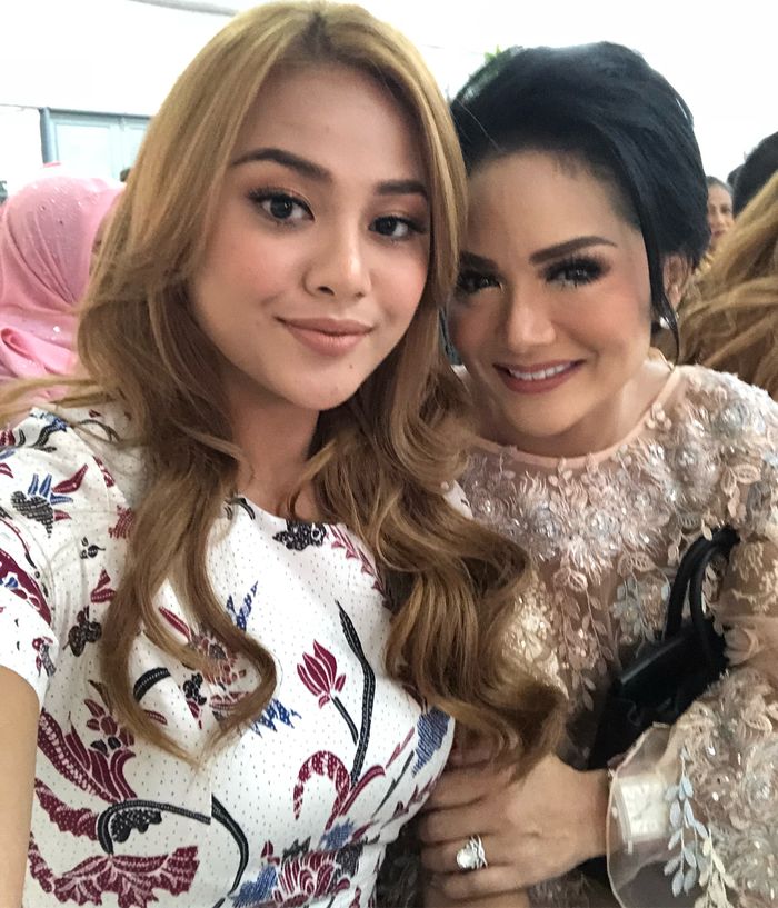 Krisdayanti dan Aurel Hermansyah
 
