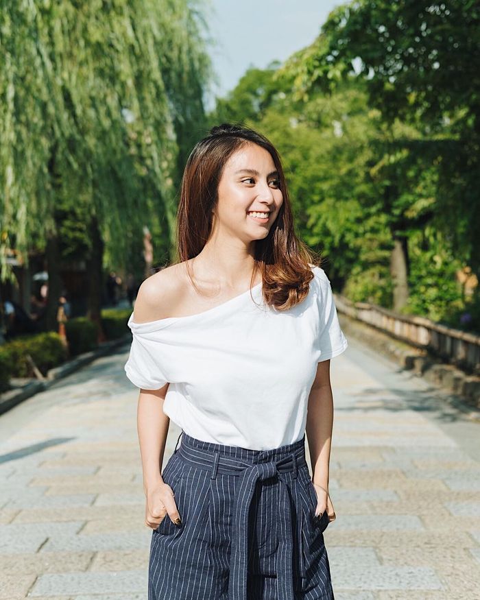 Fashion Putih ala Clairine Clay