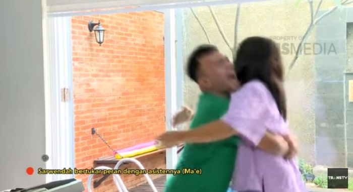 Reaksi Sarwendah Tan Saat Melihat Ruben Onsu Dipeluk Asistennya