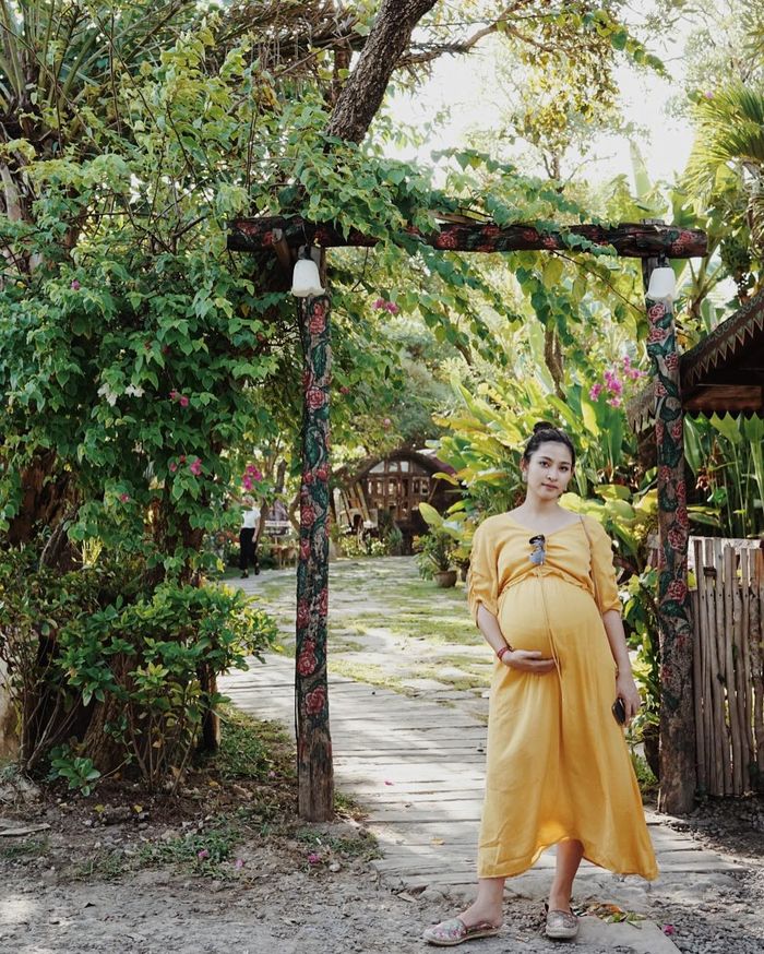 Istri Tutde saat sedang mengandung