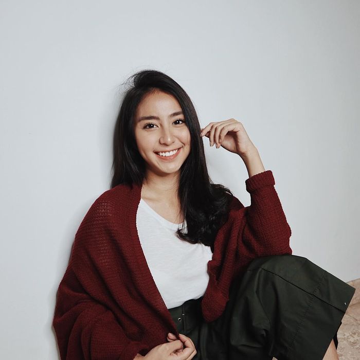 Fashion Putih ala Clairine Clay