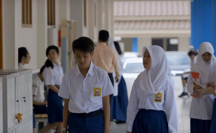 Adiba Khanza, putri almarhum Uje ketika beradu akting dengan Iqbaal Ramadhan di film CJR The Movie