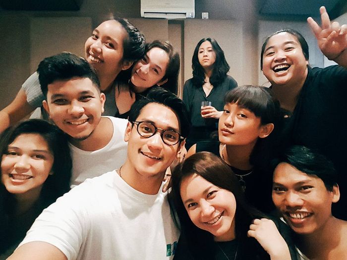 Rossa dan Afgan saat hangout dan bbq-an bersama.