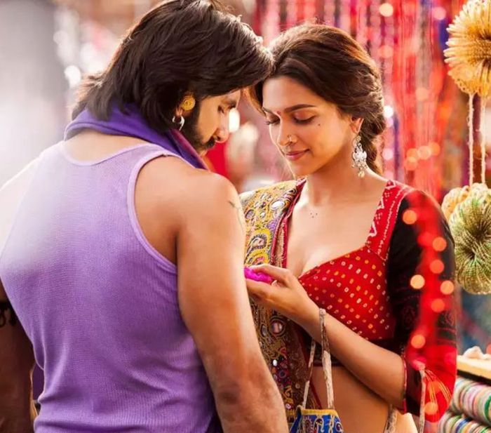 Ranveer Singh dan Deepika Padukone saat main film bersama dalam film Goliyon Ki Rasleela Ramleela