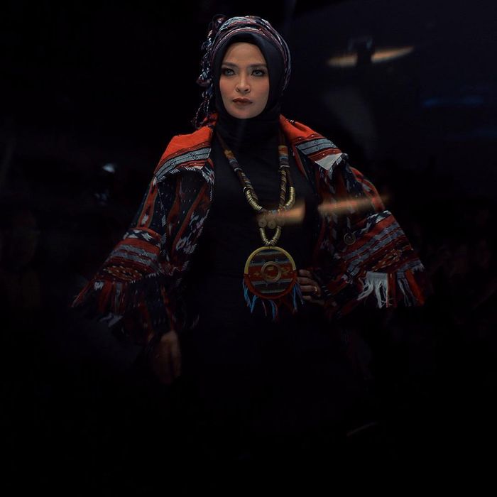 Dari Marion Jola Hingga Susi Pudjiastuti, Inilah Deretan Publik Figur yang Jadi Model Dadakan di Fashion Show Anne Avantie