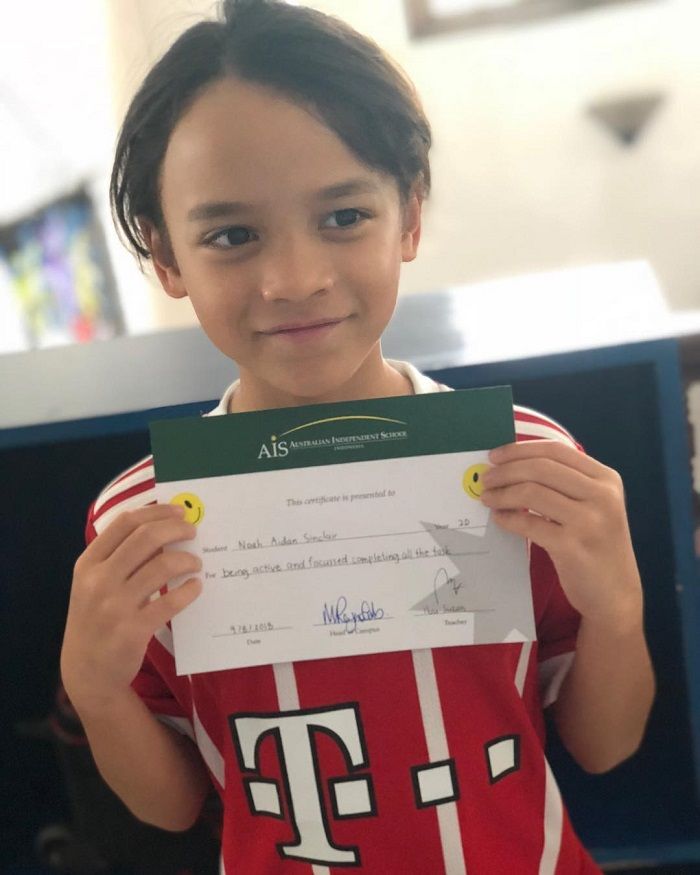Noah dapat sertifikat penghargaan