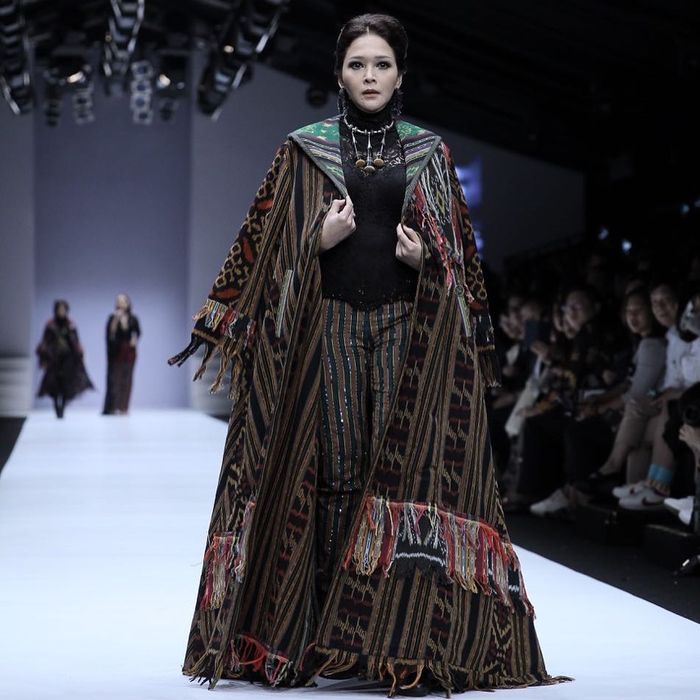 Dari Marion Jola Hingga Susi Pudjiastuti, Inilah Deretan Publik Figur yang Jadi Model Dadakan di Fashion Show Anne Avantie